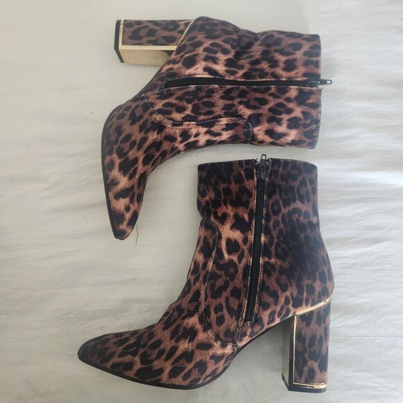 BAMBOO Shoes - Bamboo Leopard print Ankle boots with goldtone heels